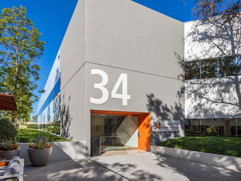 More Photos Of 2 Executive Cir, Irvine Unknown For Lease