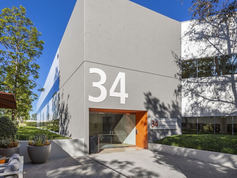 More Photos Of 2 Executive Cir, Irvine Unknown For Lease