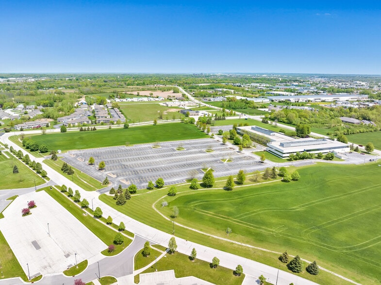 More Photos Of 3500 Packerland Dr, De Pere Office For Lease