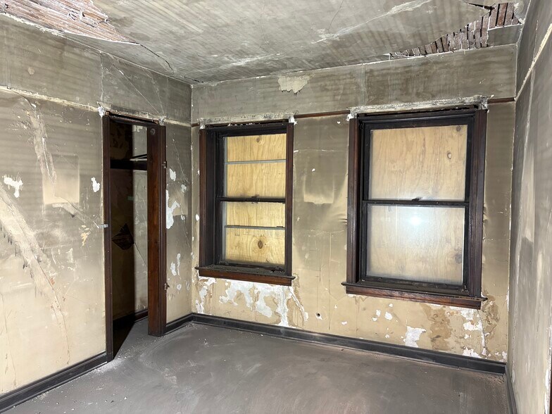 More Photos Of 2301 W Superior St, Duluth Storefront Retail Residential For Sale