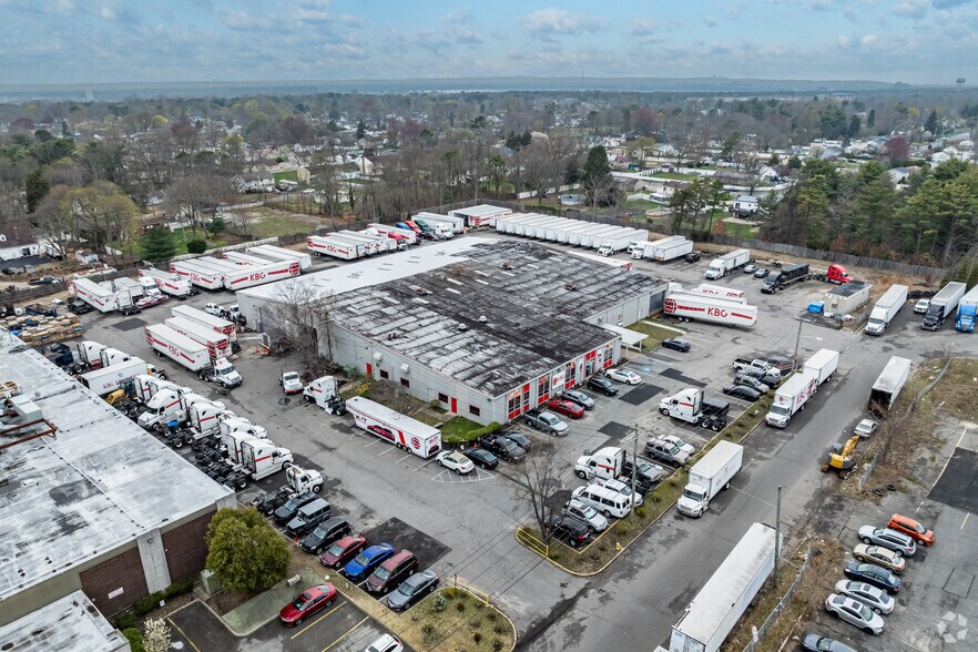 More Photos Of 50 Inez Dr, Bay Shore Warehouse For Lease