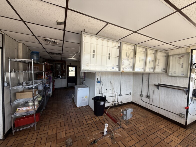 More Photos Of 3795 Central Ave, Shadyside Freestanding For Sale