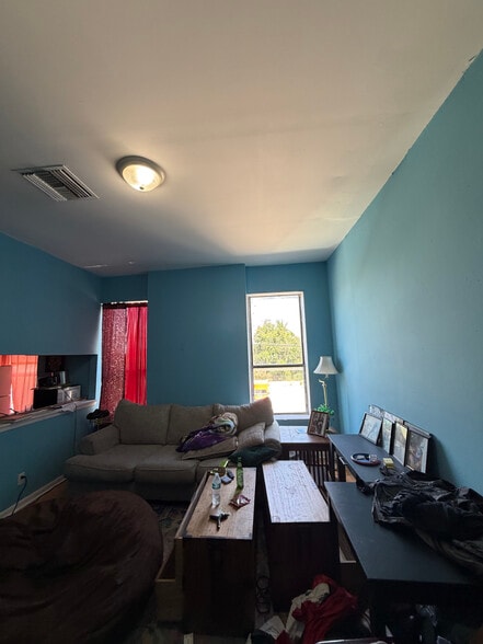 More Photos Of 157 E 8th St, Jacksonville General Retail For Sale