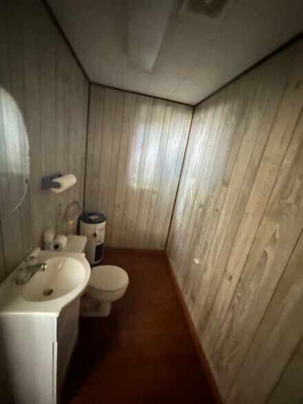 More Photos Of 39 Triangle St, Martin Bank For Lease