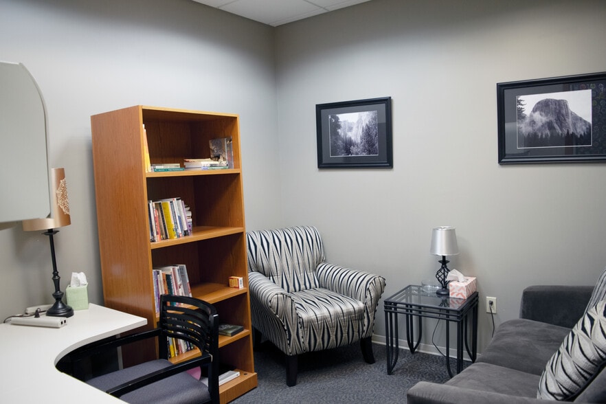 More Photos Of 11780 Borman Dr, Maryland Heights Office For Lease