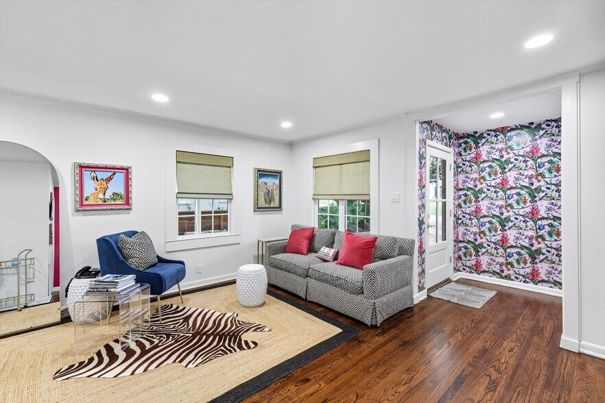 More Photos Of 3613 Washburn Ave, Fort Worth Loft Creative Space For Sale