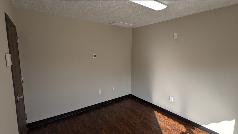 More Photos Of 478 Northdale Rd, Lawrenceville Light Distribution For Lease