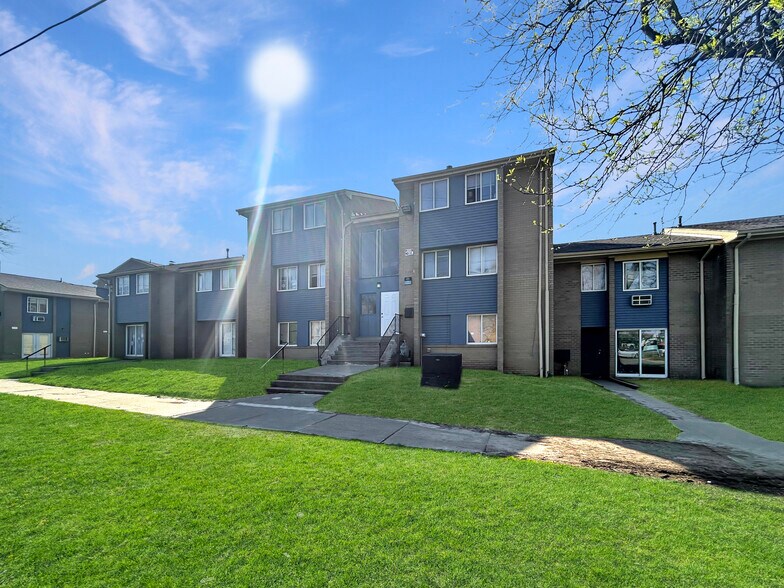 More Photos Of 806 Cherry St, Toledo Apartments For Sale