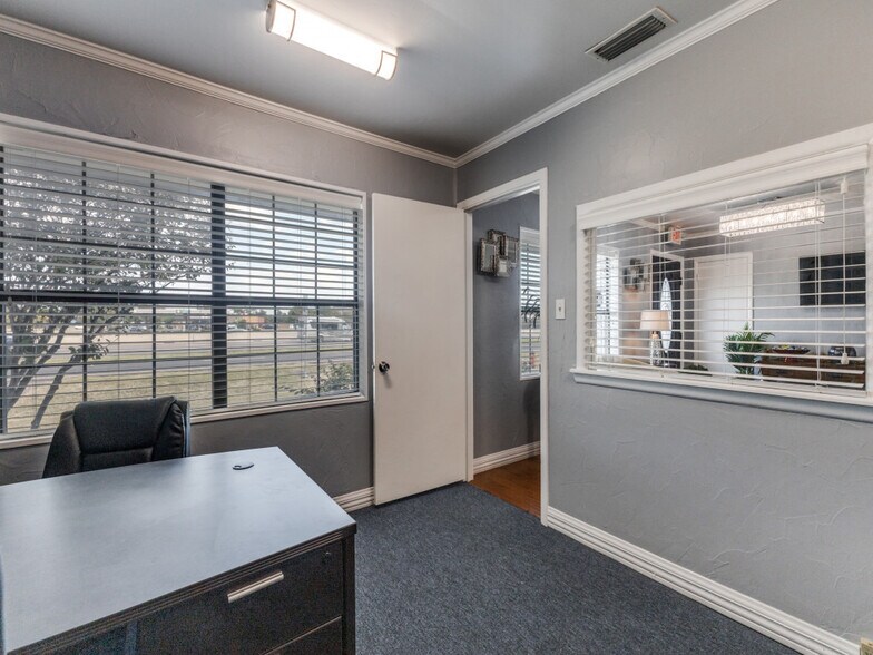 More Photos Of 101 E Us-80 Hwy, Forney Freestanding For Sale