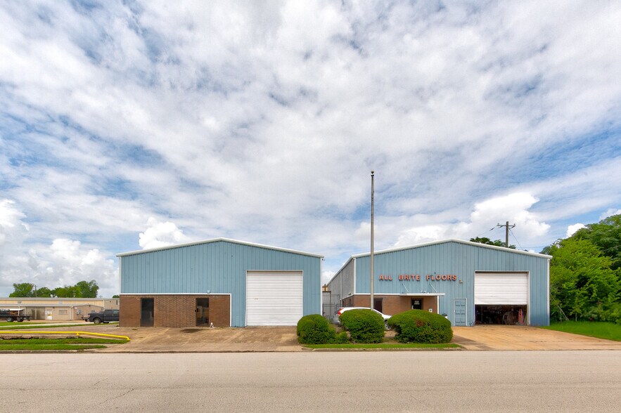 More Photos Of 10002 Grover Ln, Houston Warehouse For Sale