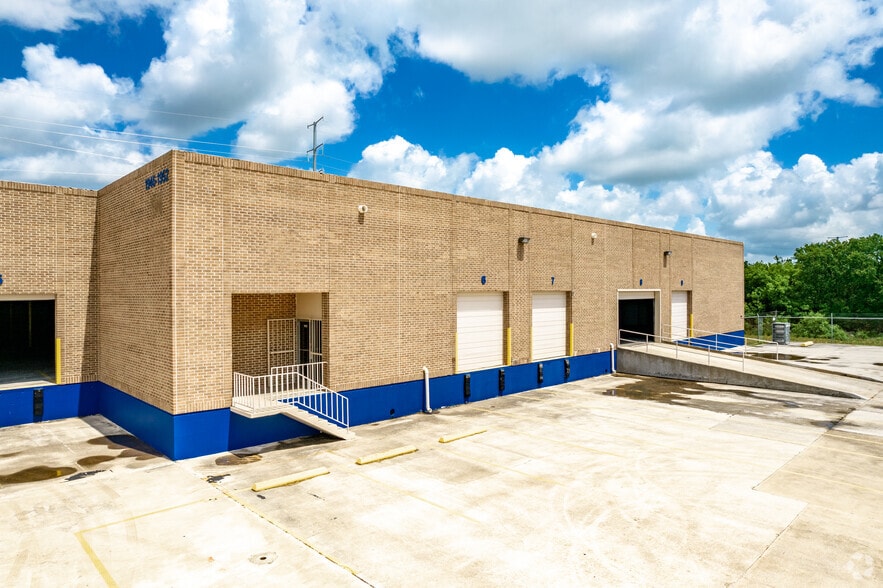 More Photos Of 3439-3455 Steen St, San Antonio Unknown For Lease