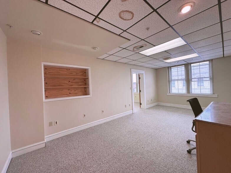 More Photos Of 104-110 S Hill Ave, South Hill Office Residential For Lease