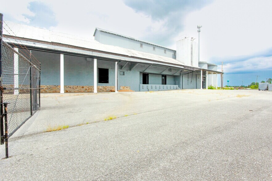 More Photos Of 36 Walnut St, Thurmont Warehouse For Lease