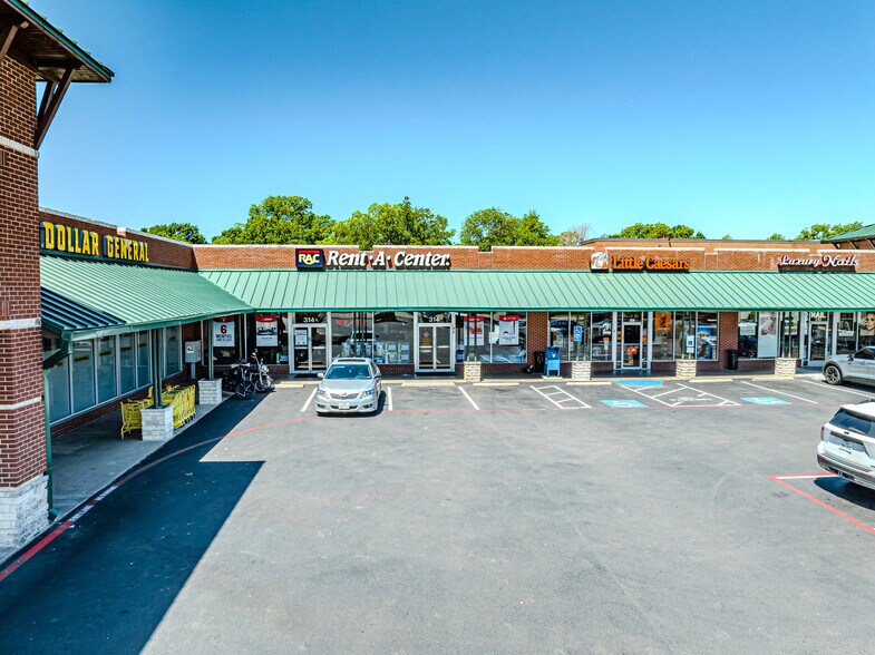 More Photos Of 302-316 S Main St, Weatherford Storefront For Lease