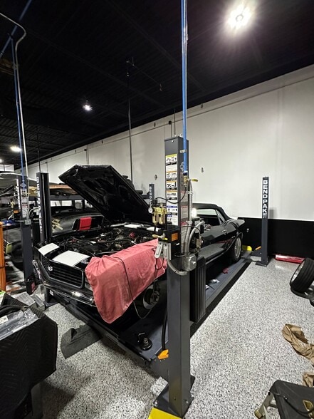 More Photos Of 581 105th Ave N, West Palm Beach Light Distribution For Lease