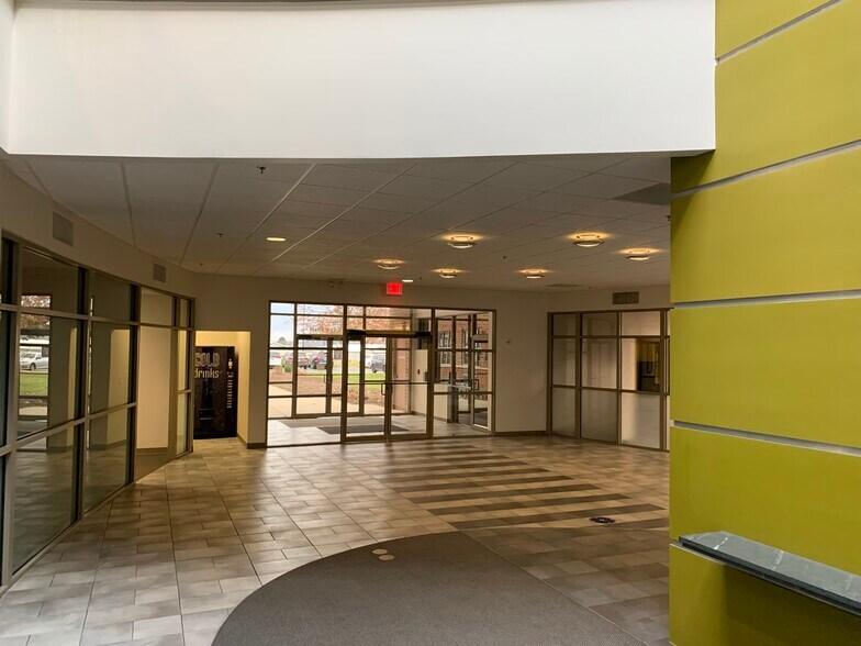 More Photos Of 2001 S First St, Champaign Office For Lease