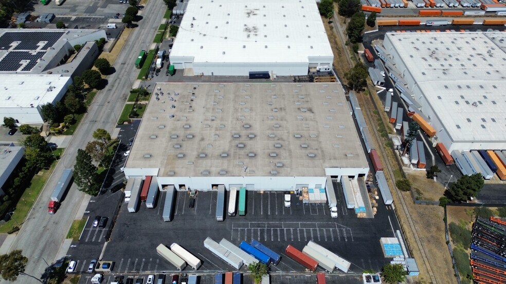 More Photos Of 575 W Manville St, Compton Warehouse For Lease