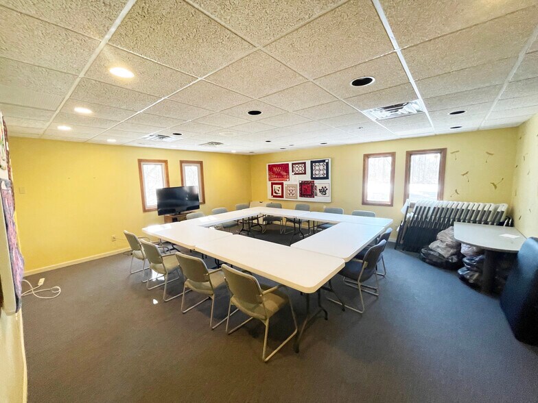 More Photos Of 3186 Pine Tree Rd, Lansing Office For Sale