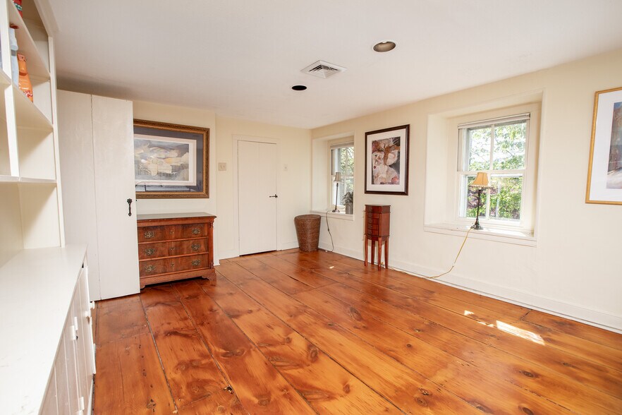 More Photos Of 69 E Oakland Ave, Doylestown Office For Sale