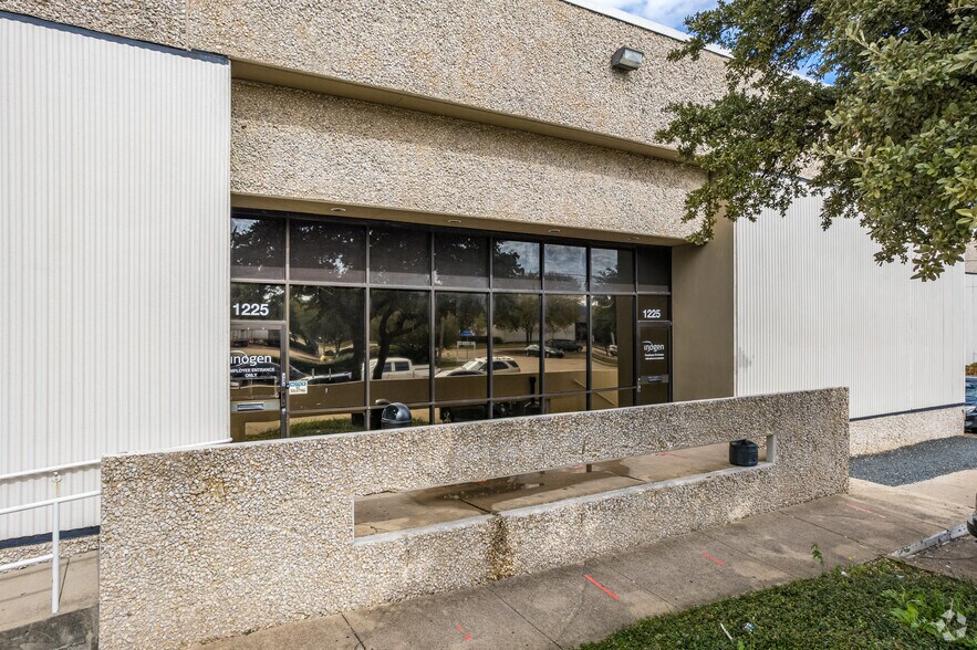 More Photos Of 1201-1299 Commerce Dr, Richardson Distribution For Lease