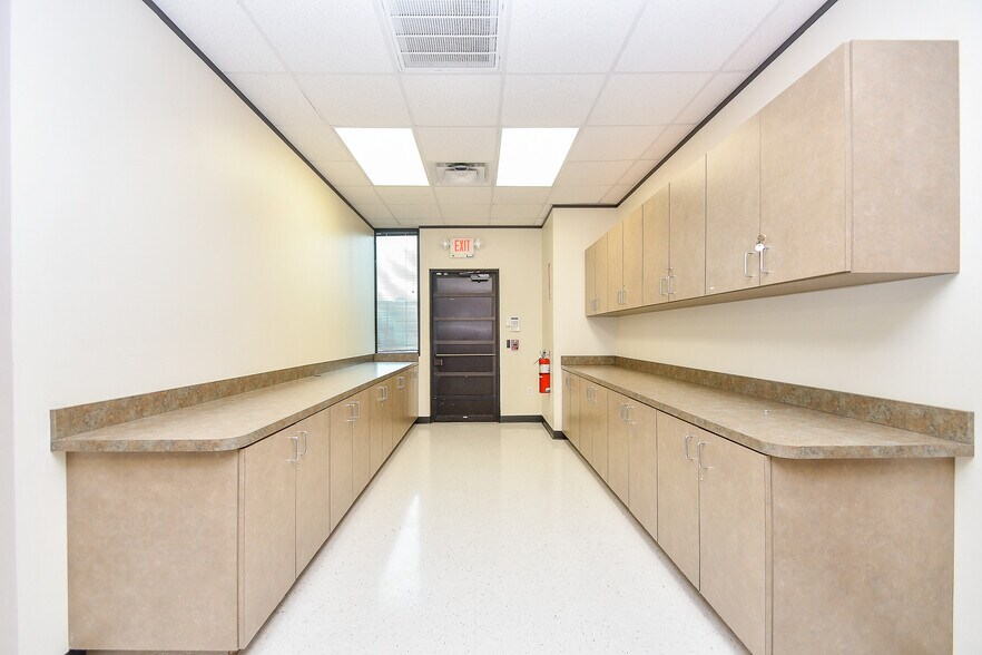More Photos Of 15366 Park Row, Houston Office For Lease