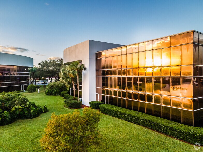 More Photos Of 580 Village Blvd, West Palm Beach Medical For Lease