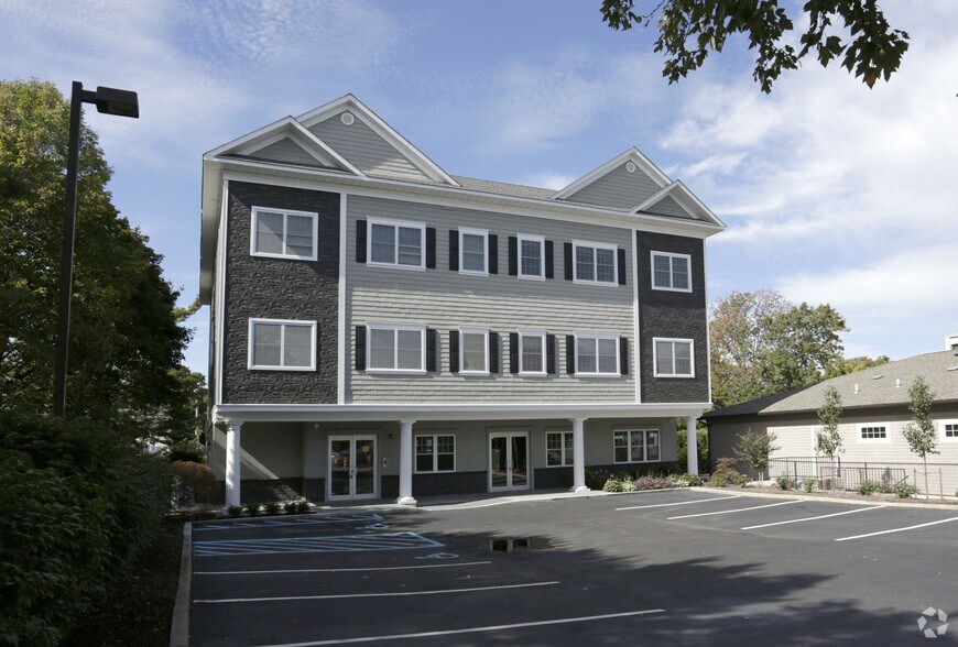 Primary Photo Of 41 Green St, Huntington Medical For Lease