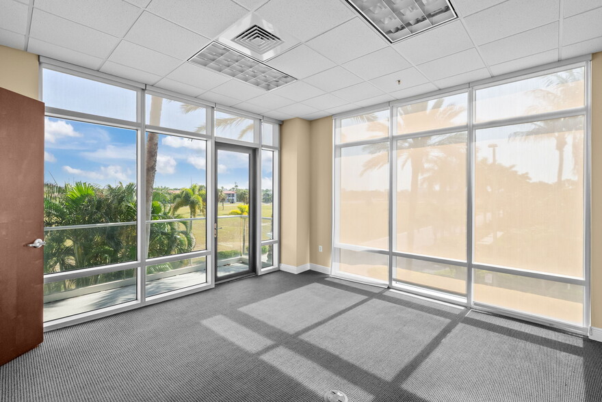 More Photos Of 5550 W Executive Dr, Tampa Office Residential For Sale
