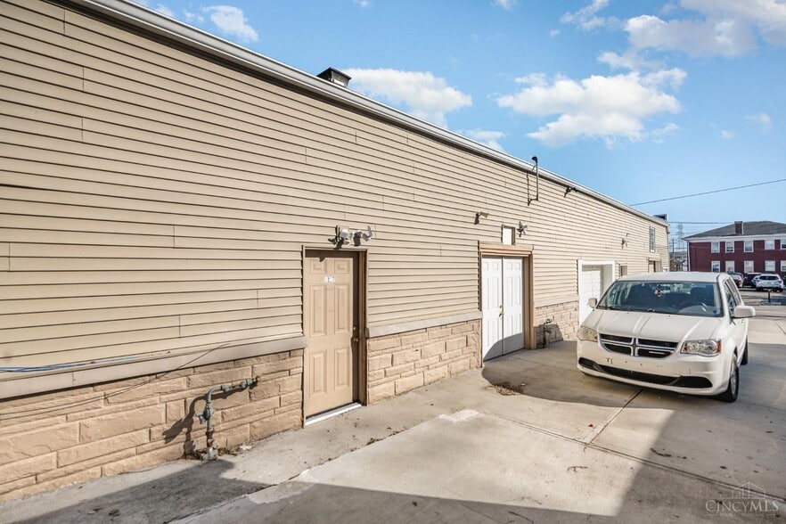 More Photos Of 8201-8207 Vine St, Cincinnati Storefront For Sale