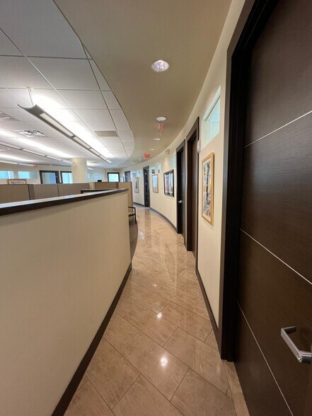 More Photos Of 20900 NE 30th Ave, Aventura Office Residential For Sale