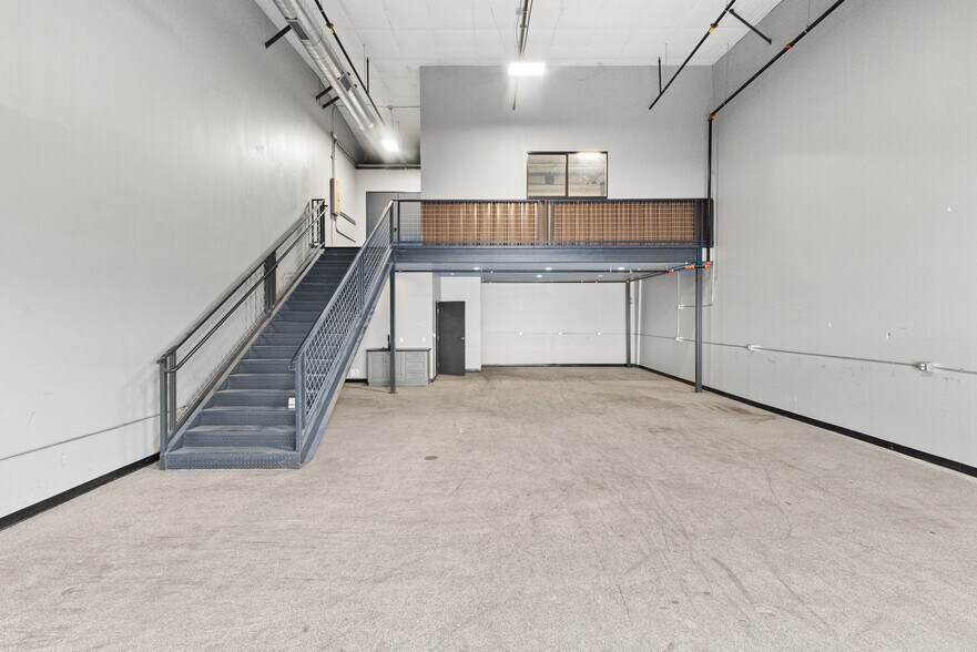 More Photos Of 7637 FM 3009, Schertz Light Distribution For Lease