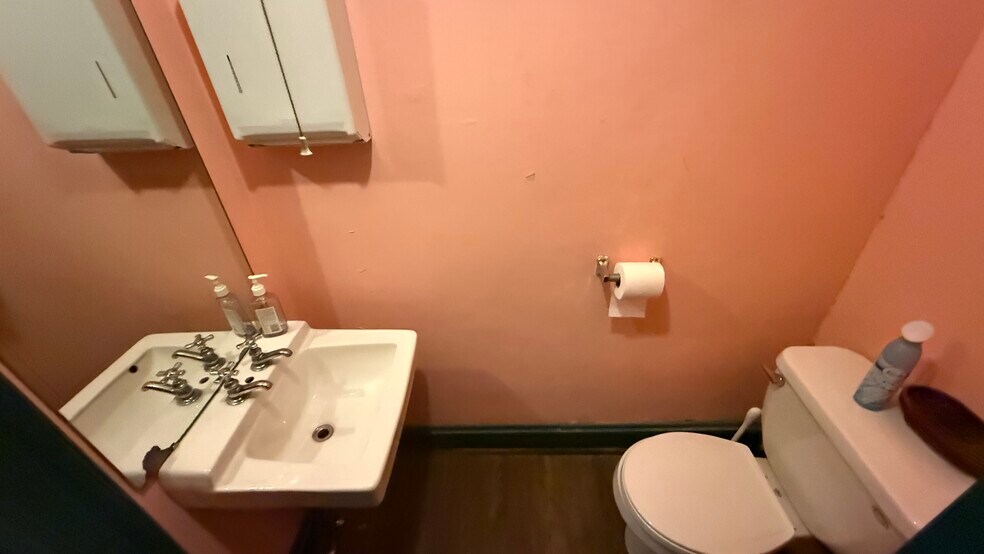 More Photos Of 32 N 3rd St, Easton General Retail For Lease