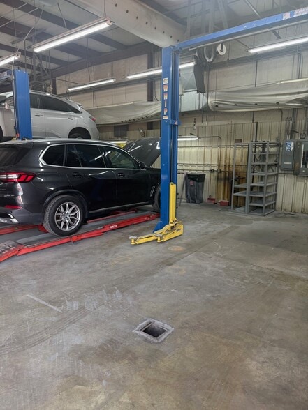 More Photos Of 100 Lafayette Ave, Laurel Auto Repair For Lease
