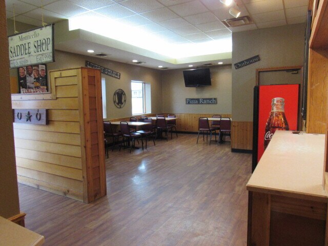 More Photos Of 509 E Oak St, Monticello Lodge Meeting Hall For Sale