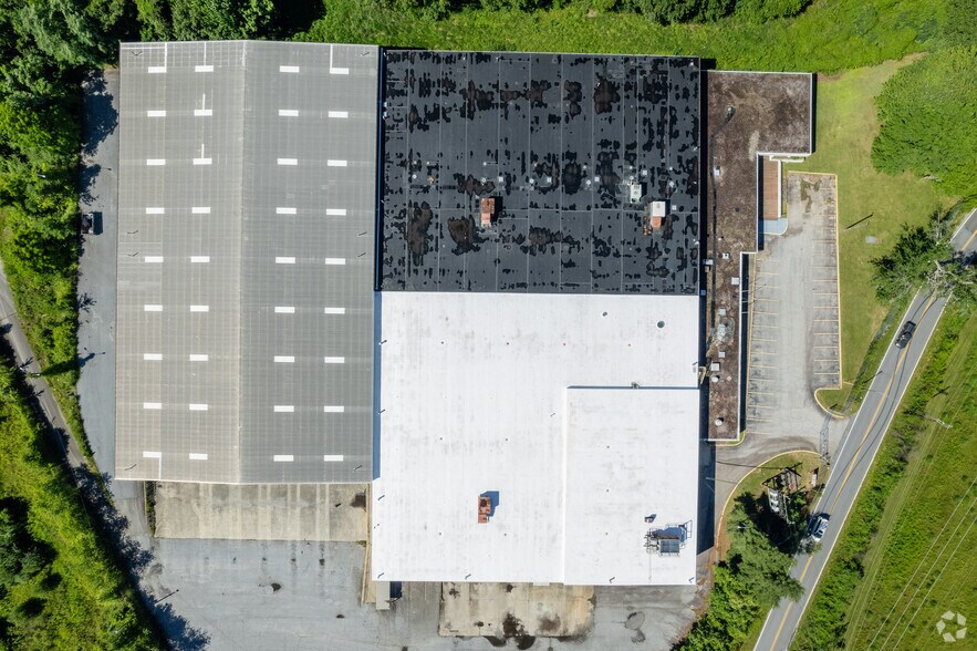 More Photos Of 90 Christ School Rd, Arden Distribution For Lease