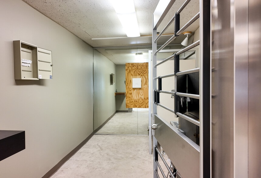 More Photos Of 1808 S Cliff Ave, Sioux Falls Office For Sale