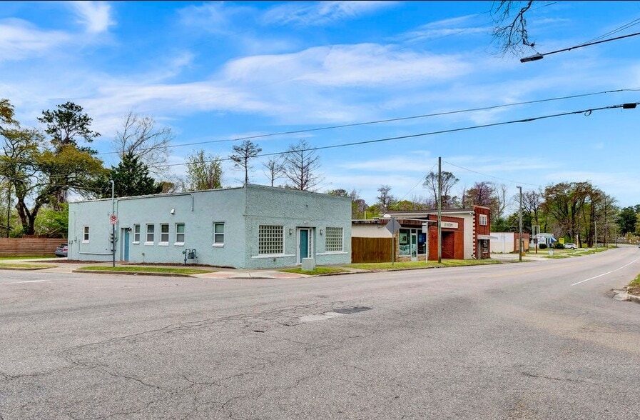 More Photos Of 2020 Princess Place Dr, Wilmington Apartments For Sale