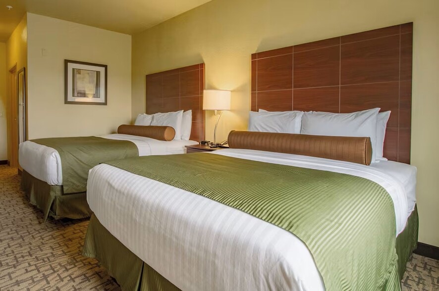 More Photos Of 1720 N Main St, Orrville Hotel For Sale