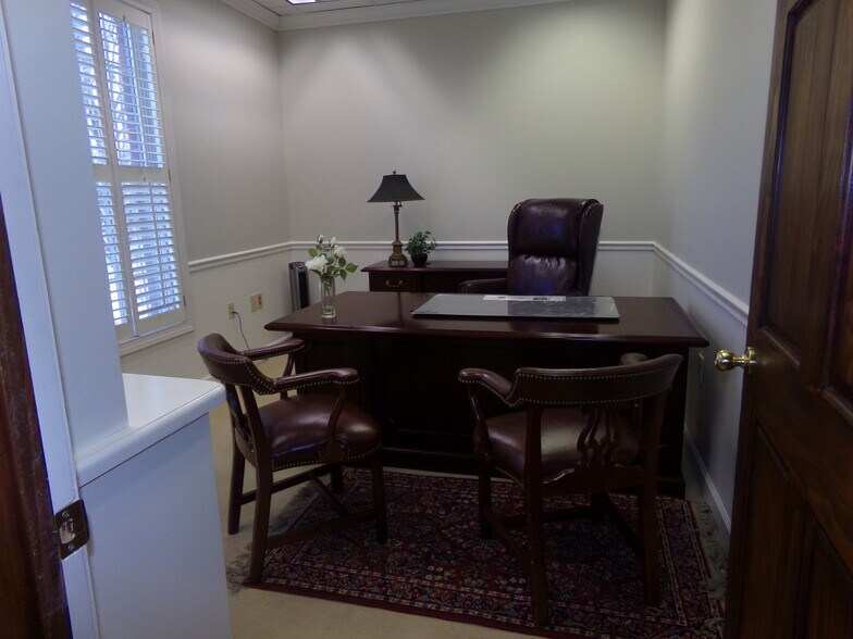 More Photos Of 1560 Warsaw Rd, Roswell Office For Lease