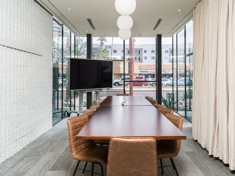 More Photos Of 2828 N Central Ave, Phoenix Coworking Space