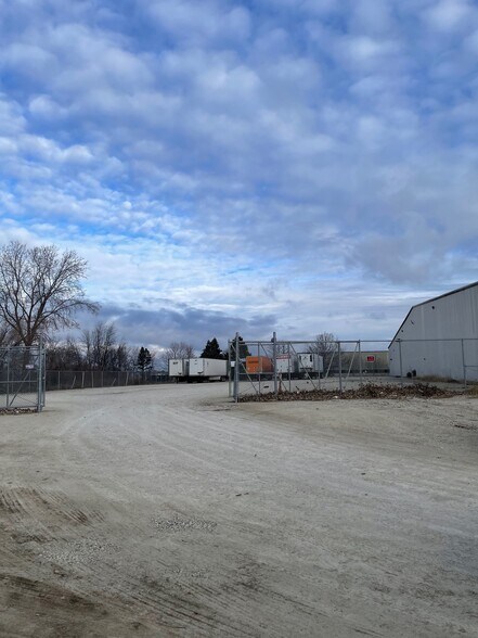 More Photos Of 2800 SE Enterprise Dr, Grimes Warehouse For Lease
