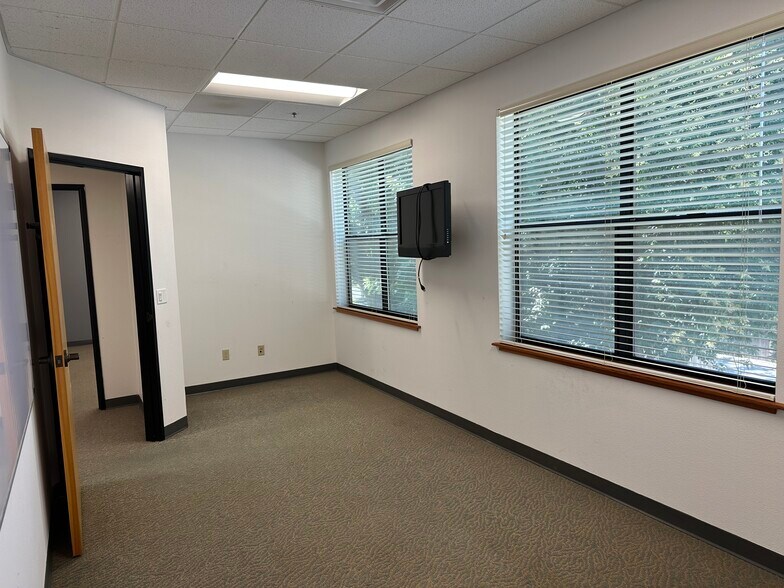 More Photos Of 707 4th St, Davis Office For Lease
