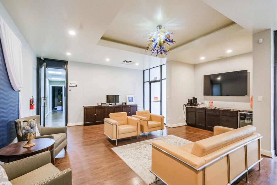 More Photos Of 8200 Westglen Dr, Houston Loft Creative Space For Lease