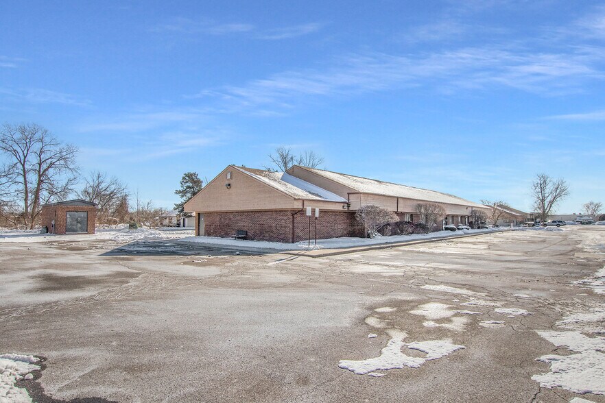 More Photos Of 3050 Commerce Dr, Fort Gratiot Office For Sale