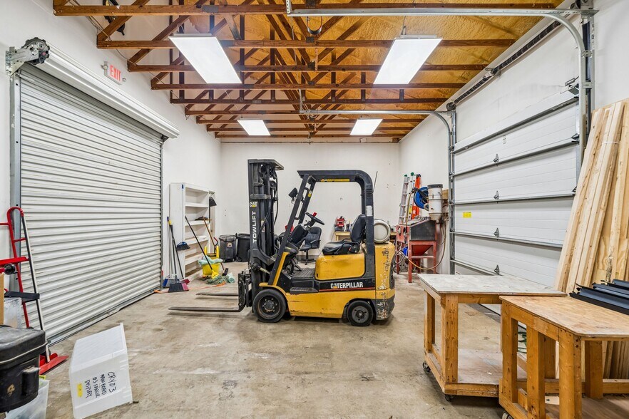 More Photos Of 1719 Signal Point Rd, Charleston Self Storage For Sale