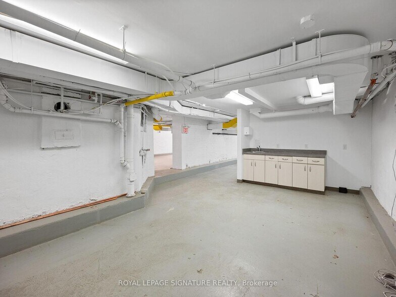 More Photos Of 1560 Queen St W, Toronto Storefront Retail Office For Lease