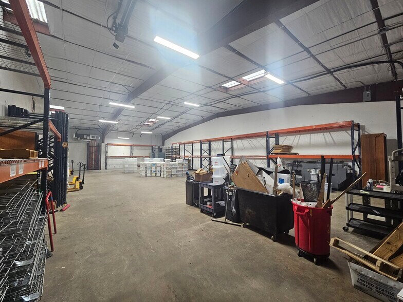 More Photos Of 1261 W Hurst Blvd, Hurst Warehouse For Lease