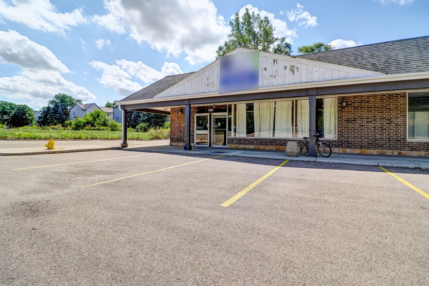 More Photos Of 920-960 E Roosevelt Rd, West Chicago Freestanding For Lease