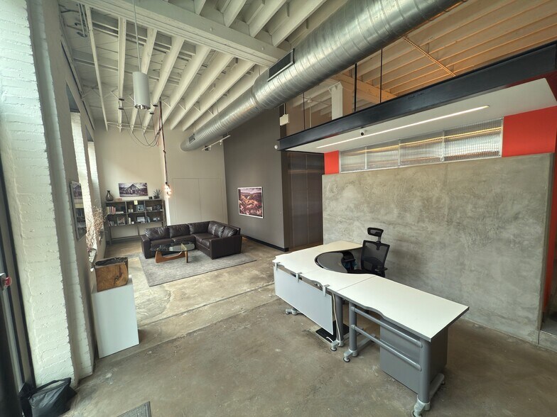 More Photos Of 2701-2703 Canton St, Dallas Office For Lease
