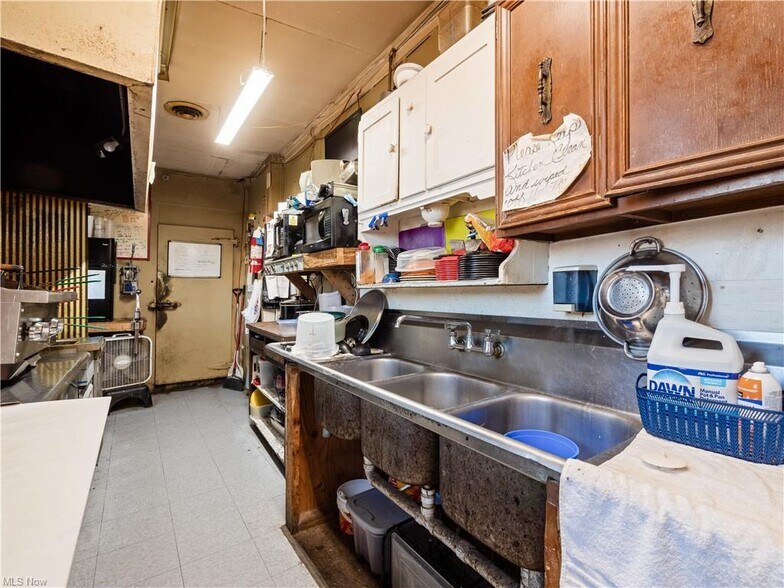 More Photos Of 612 S State St, Crooksville Bar For Sale